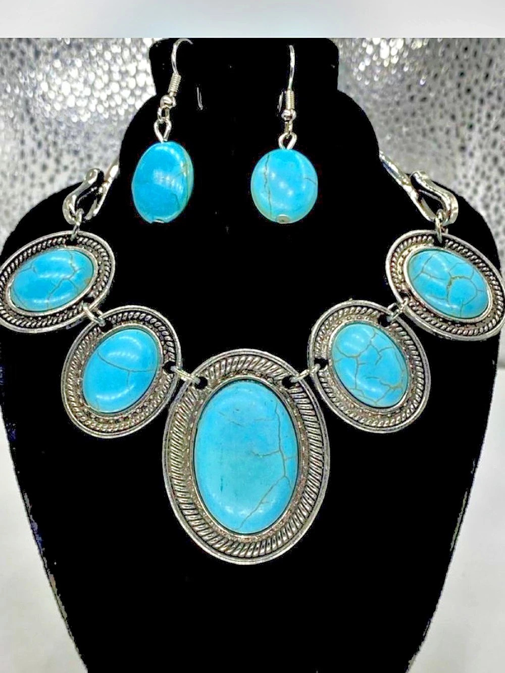 Southwestern ^^^ Turquoise Statement Necklace / Earrings \ Bracelet Included !!!